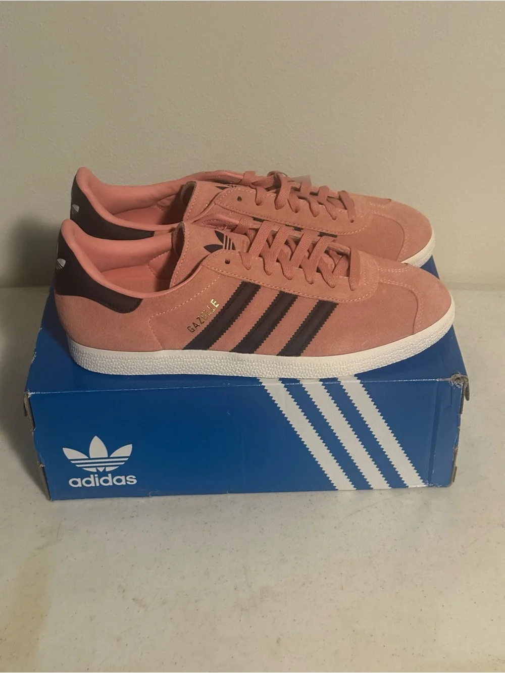 Adidas Gazelle JH5388 Glow Pink Aurora Black Men’s 9.5 Suede Sneakers NWT
